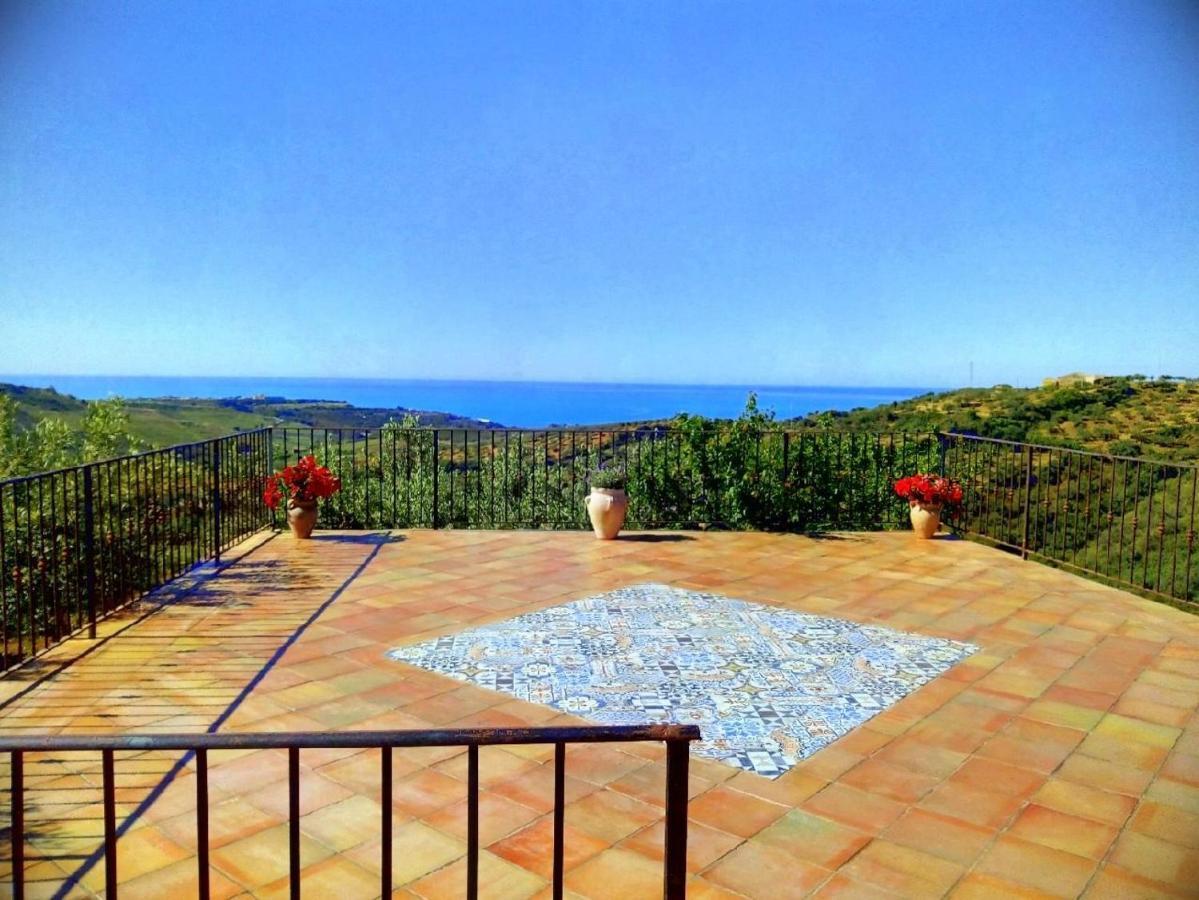 Villa Immersa In Oliveto Vista Mare Sciacca Exterior photo